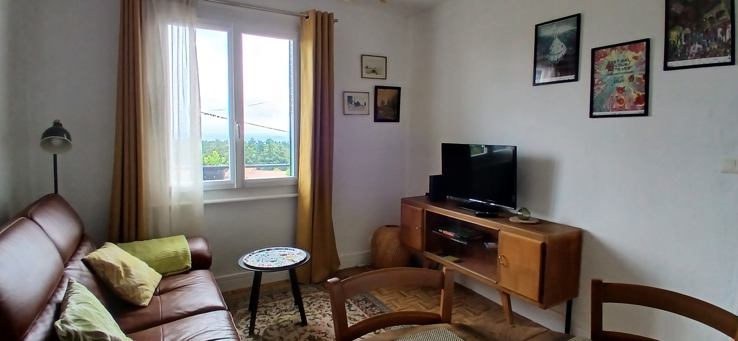 "Les Châtaigniers" in Orcines, Puy-de-Dôme: The living and dining room