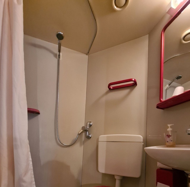 Chambre pour 3 personnes Le Logis des Granges, avec sa salle d'eau individuelle près de Surgères en Charente maritime