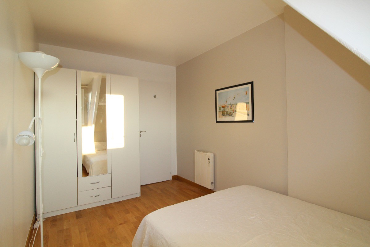 La chambre du niveau Bas avec une literie de qualité
