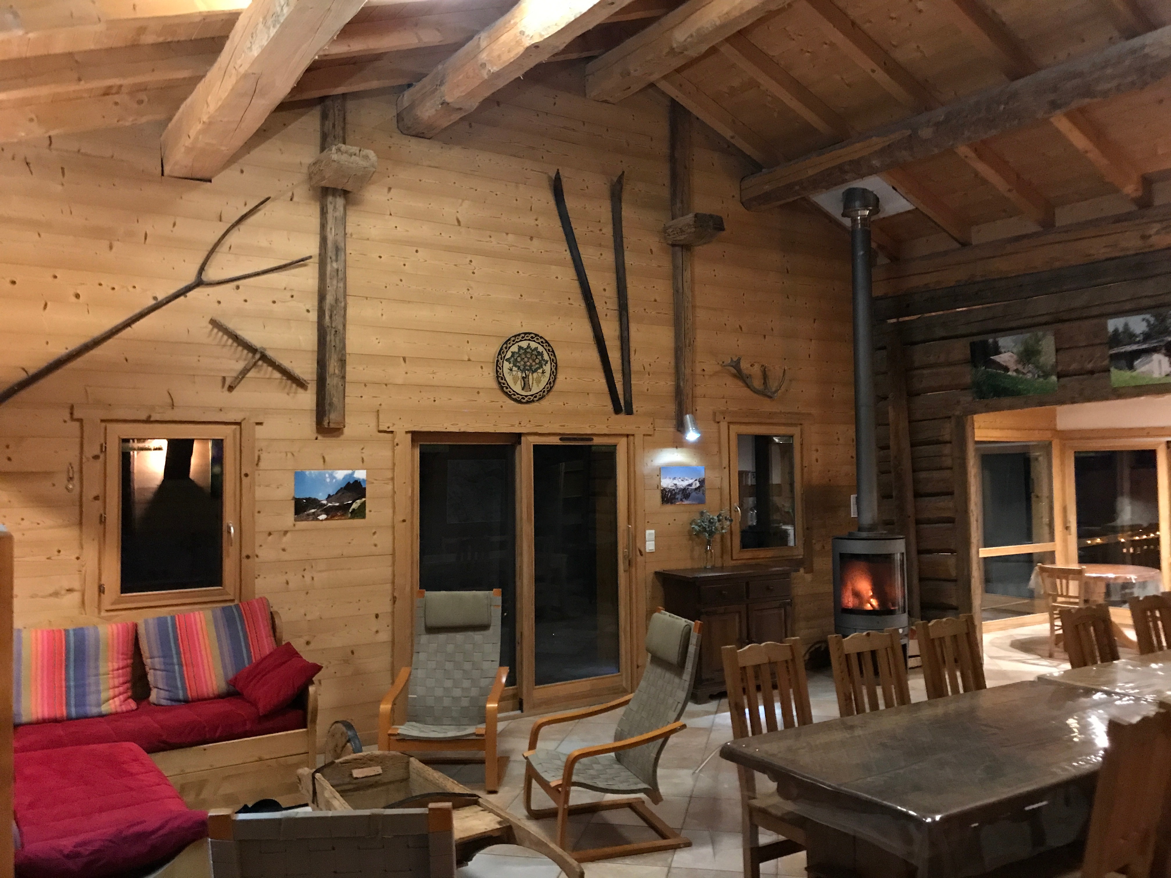 La pièce à vivre ouvre sur le balcon de la façade Est