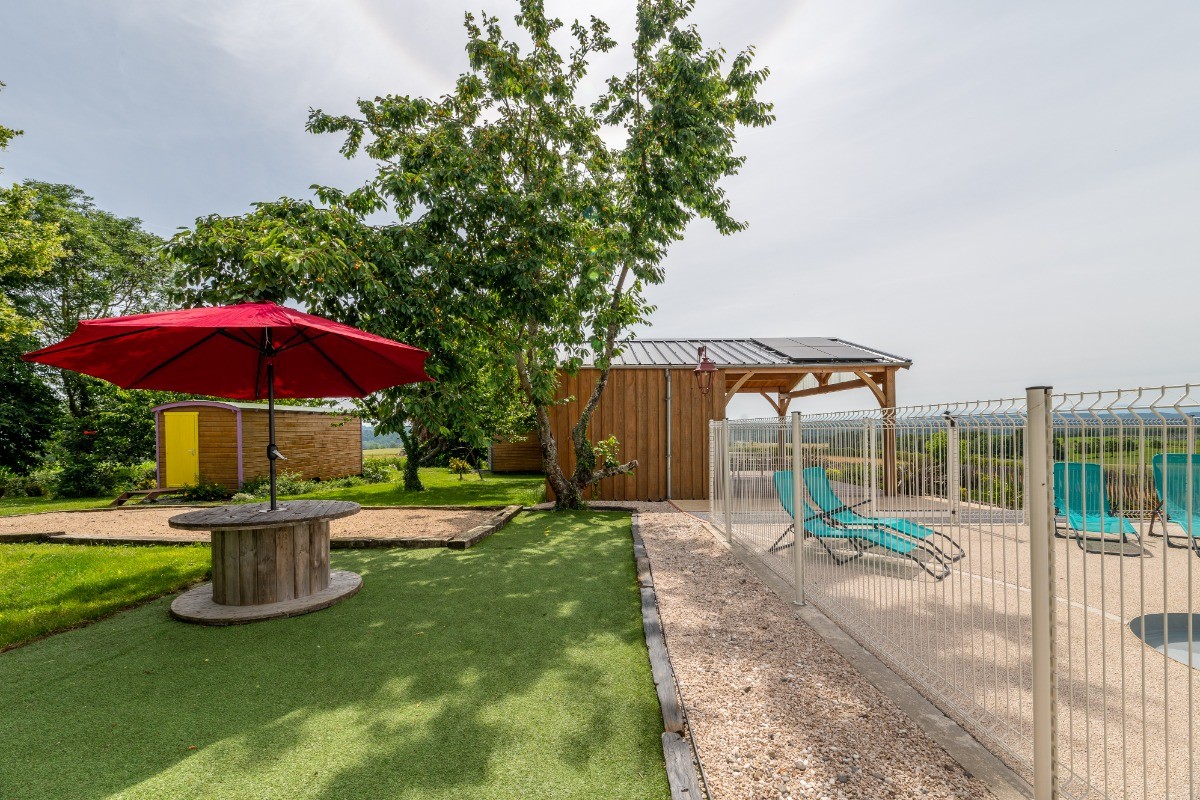 Domaine de la Cambre, camping à la ferme, gîte avec piscine, roulotte, logement insolite, déconnexion, vacance nature, Duffort, Gers, Occitanie, tourisme vert