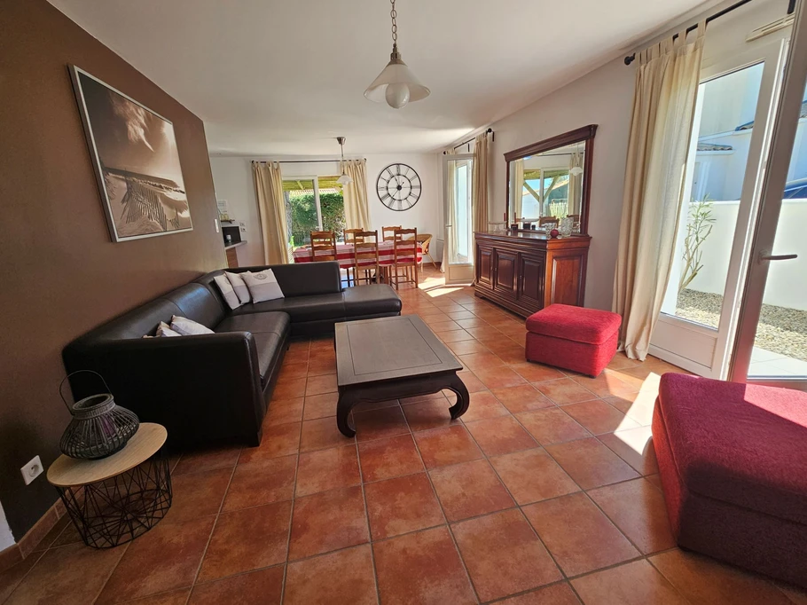 The lounge in the living room with views of the garden and terrace, Grand village, Port des Salines 5 minutes' walk away, Ile d'Oléron
