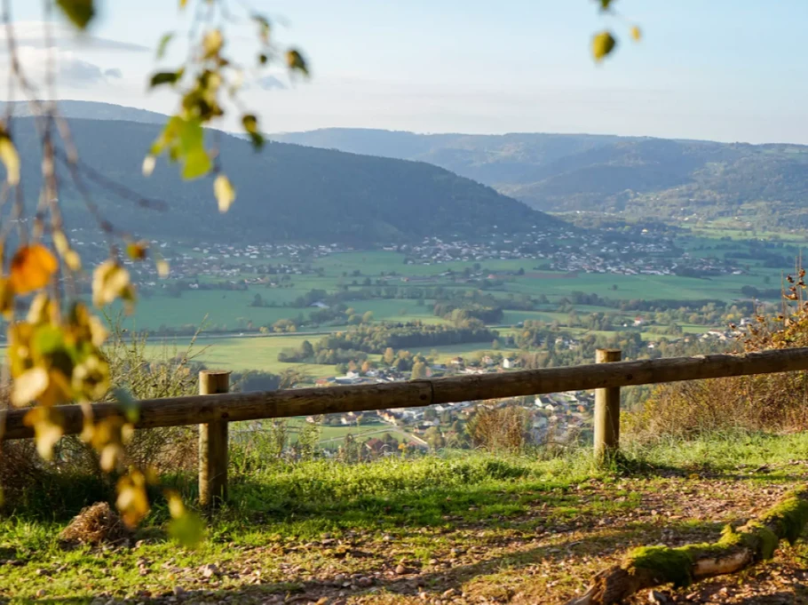 © Office de Tourisme Remiremont Plombières-les-Bains - Randonnée automnale dans le massif du Fossard - Point de vue des carrières