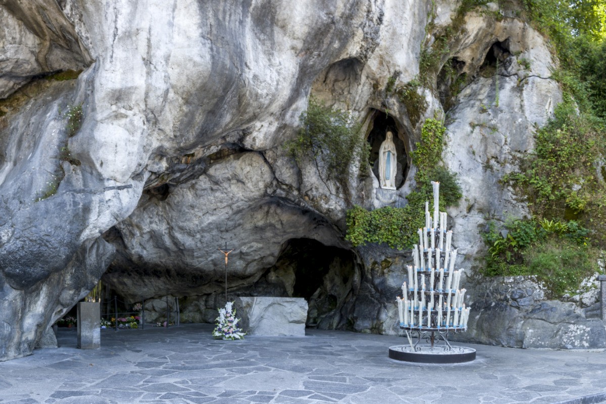 La grotte située au Sanctuaire Notre Dame de Lourdes