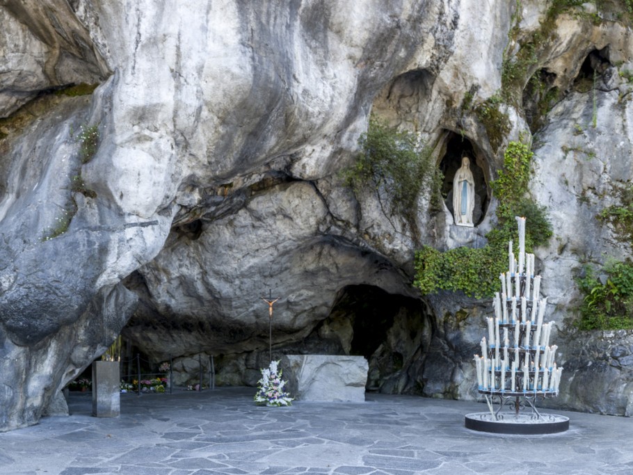 La grotte située au Sanctuaire Notre Dame de Lourdes