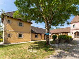 Entrée de la propriété
Parking privé sur votre droite