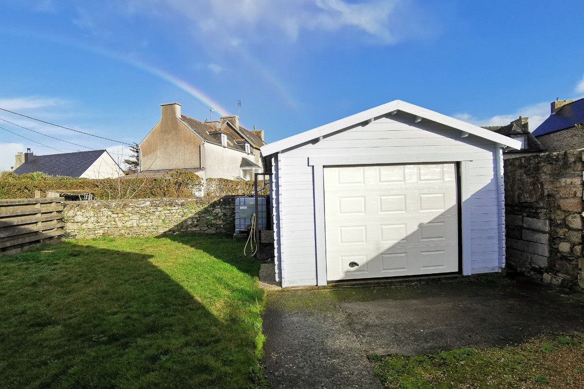 Jardin clos avec garage