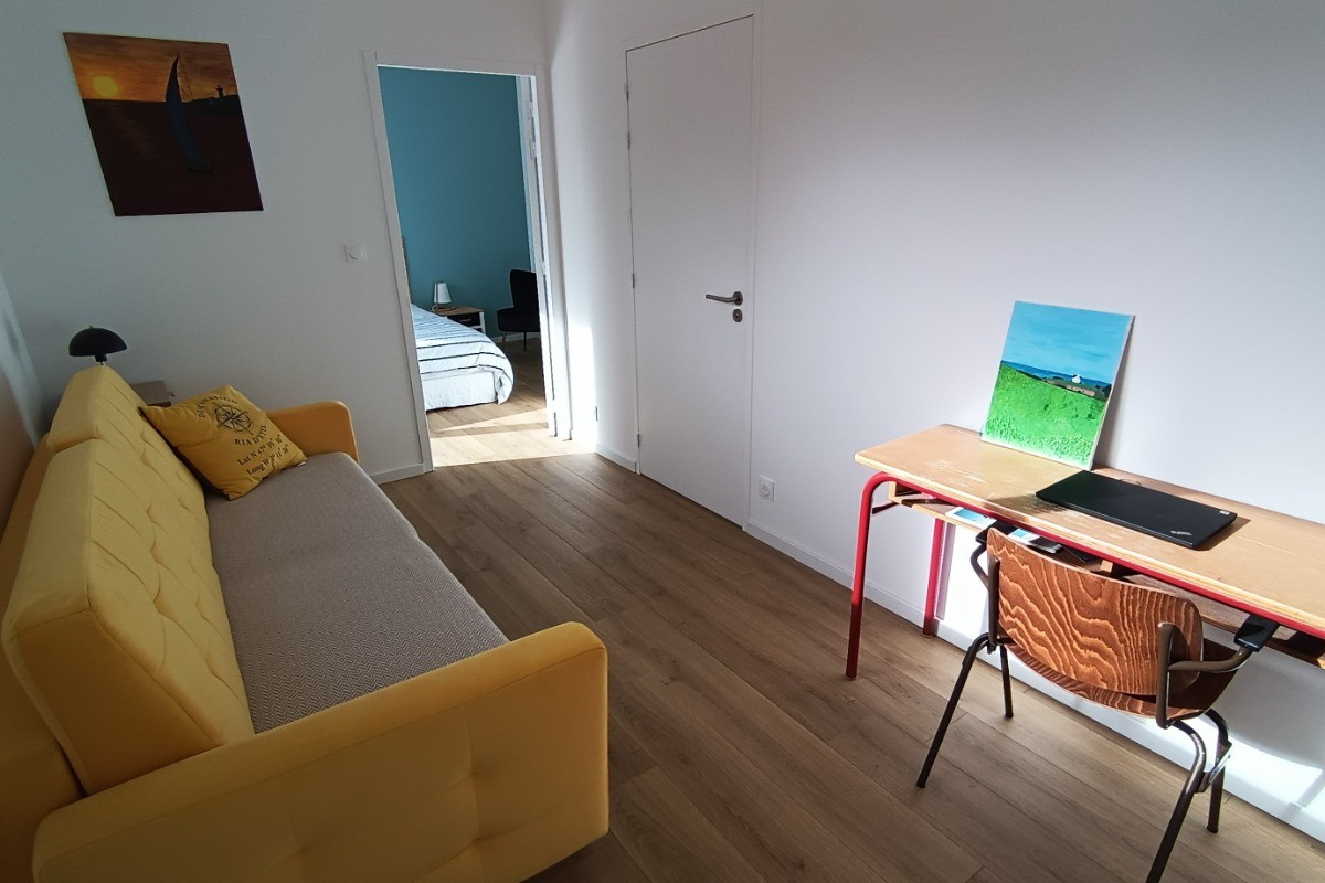 Bureau attenant à la chambre