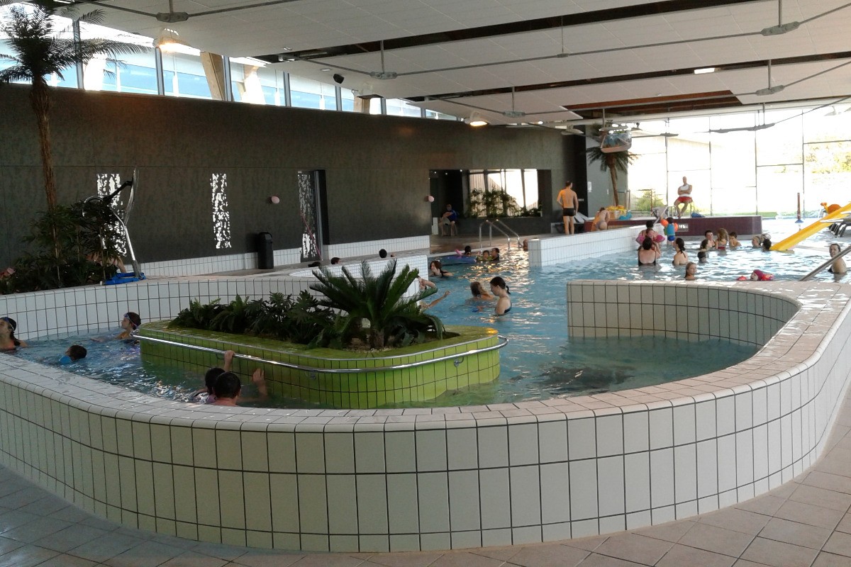 Centre Aquatique de DERVAL à 6 mn ;
petit bassin avec vagues.