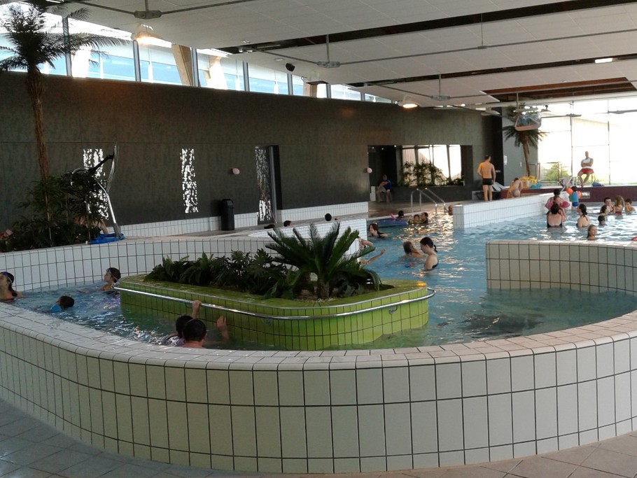Centre Aquatique de DERVAL à 6 mn ;
petit bassin avec vagues.