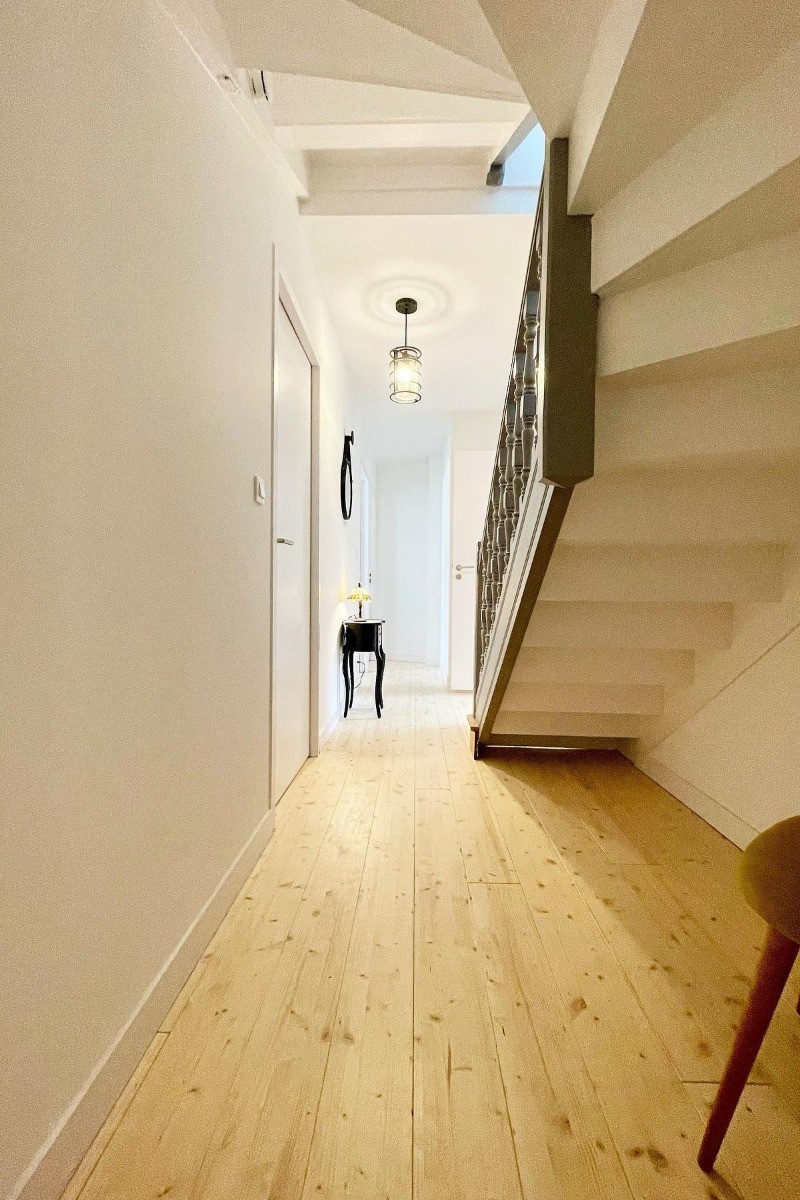 escalier accès au 2ème étage