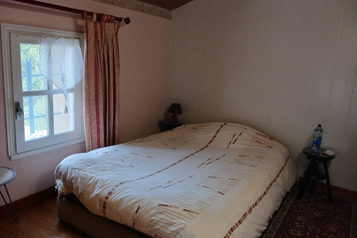chambre avec un lit 2 personnes (140)