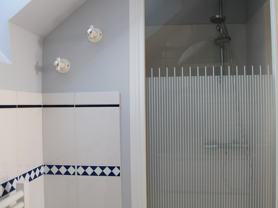 Salle d'eau chambre lit de 160