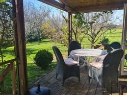 Terrasse avec un auvent pour profiter de l'extérieur