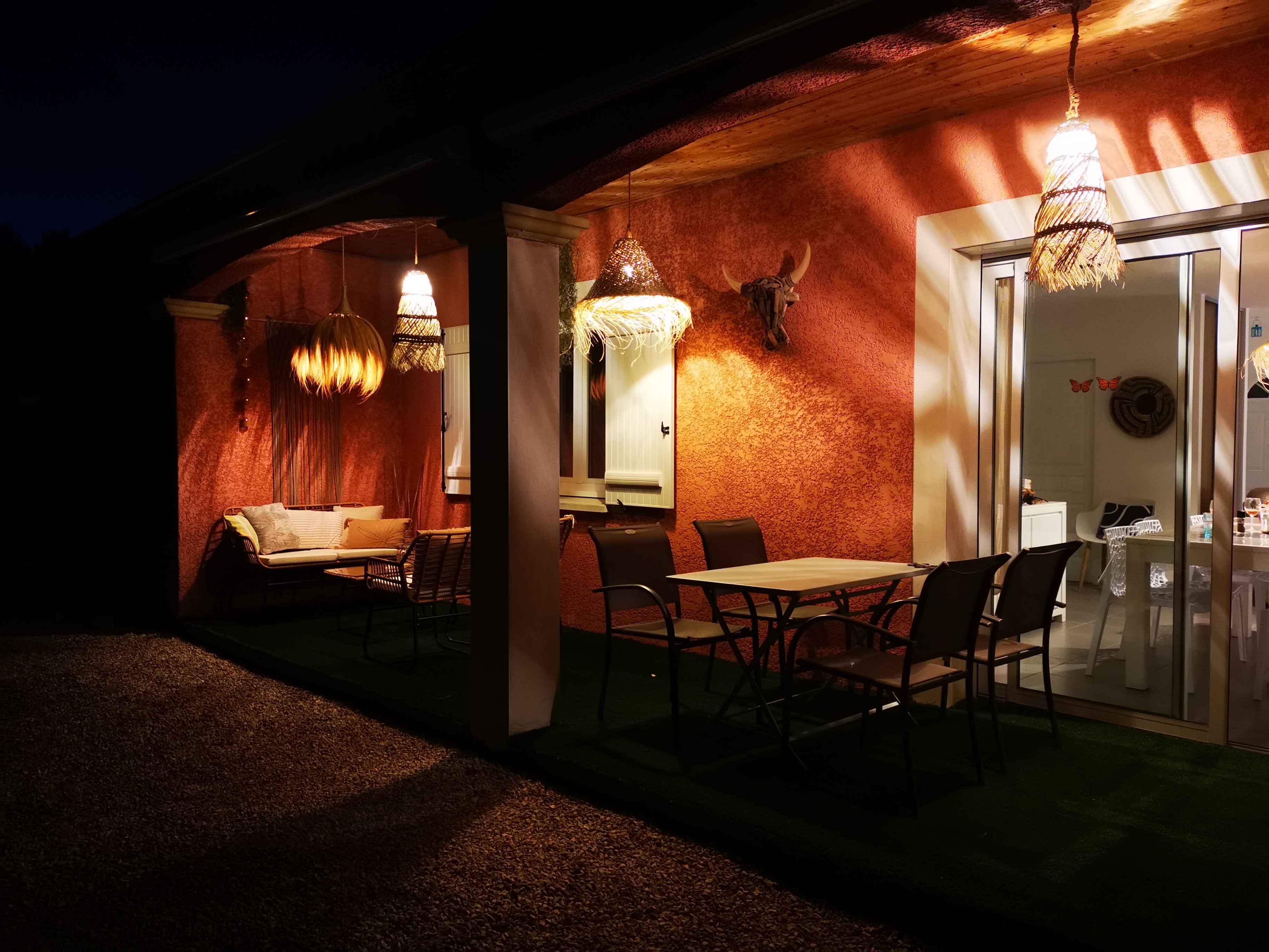 terrasse couverte le soir