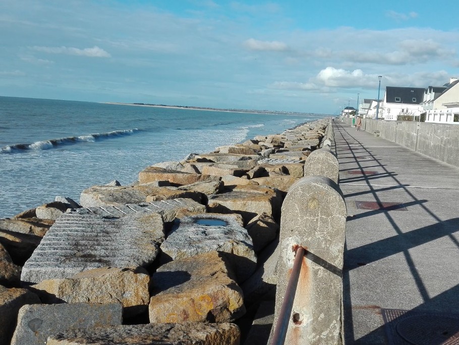 Vue de la plage et de la promenade
