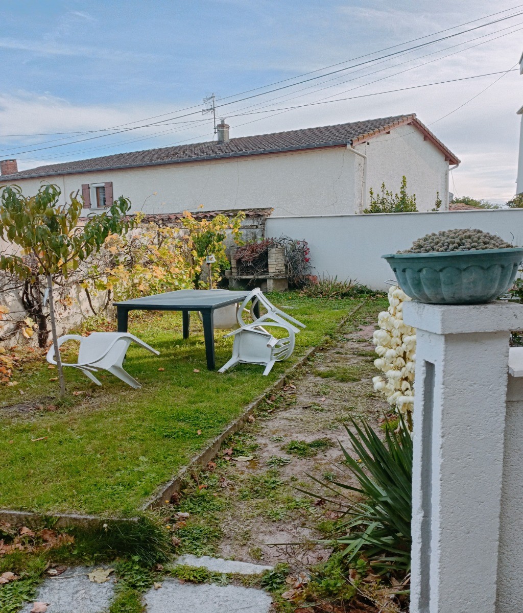 La Maison Triange, appartement 2 à 4 personnes, Montrond les Bains - Jardin