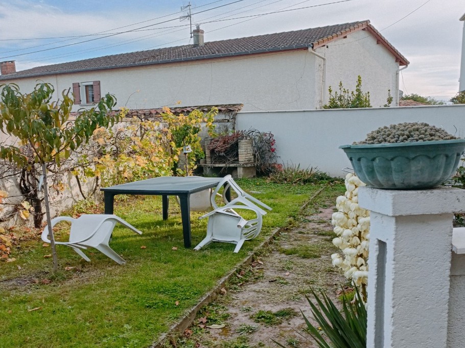 La Maison Triange, appartement 2 à 4 personnes, Montrond les Bains - Jardin