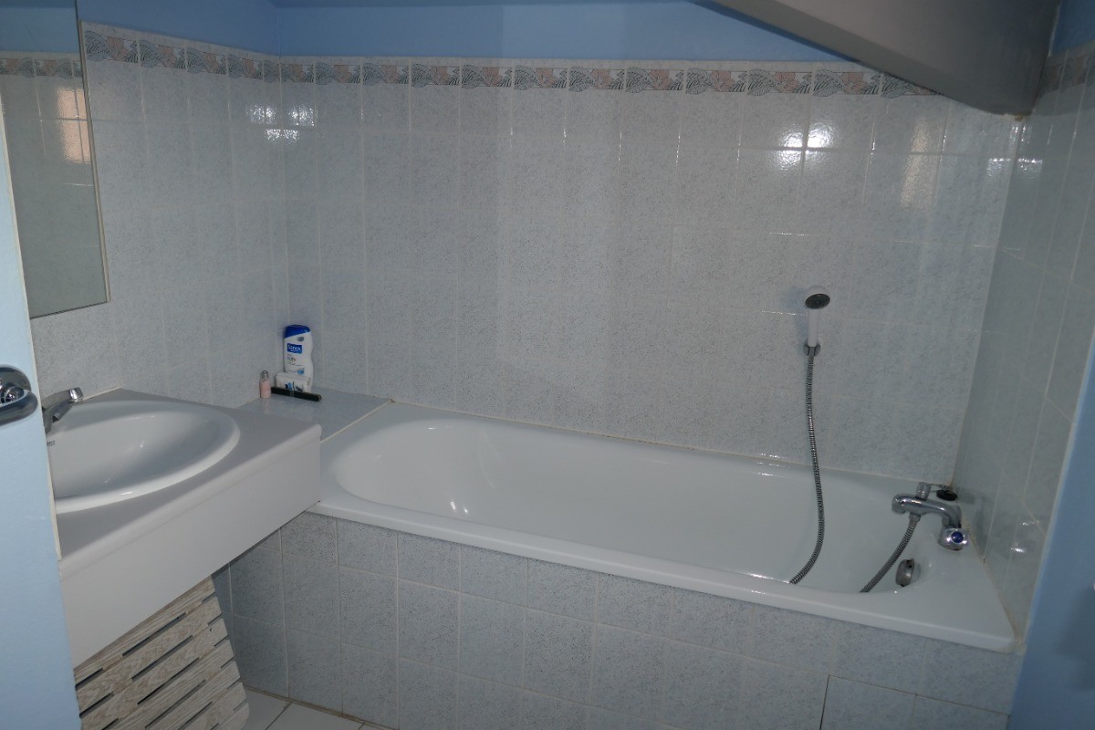 Salle de bain étage avec WC