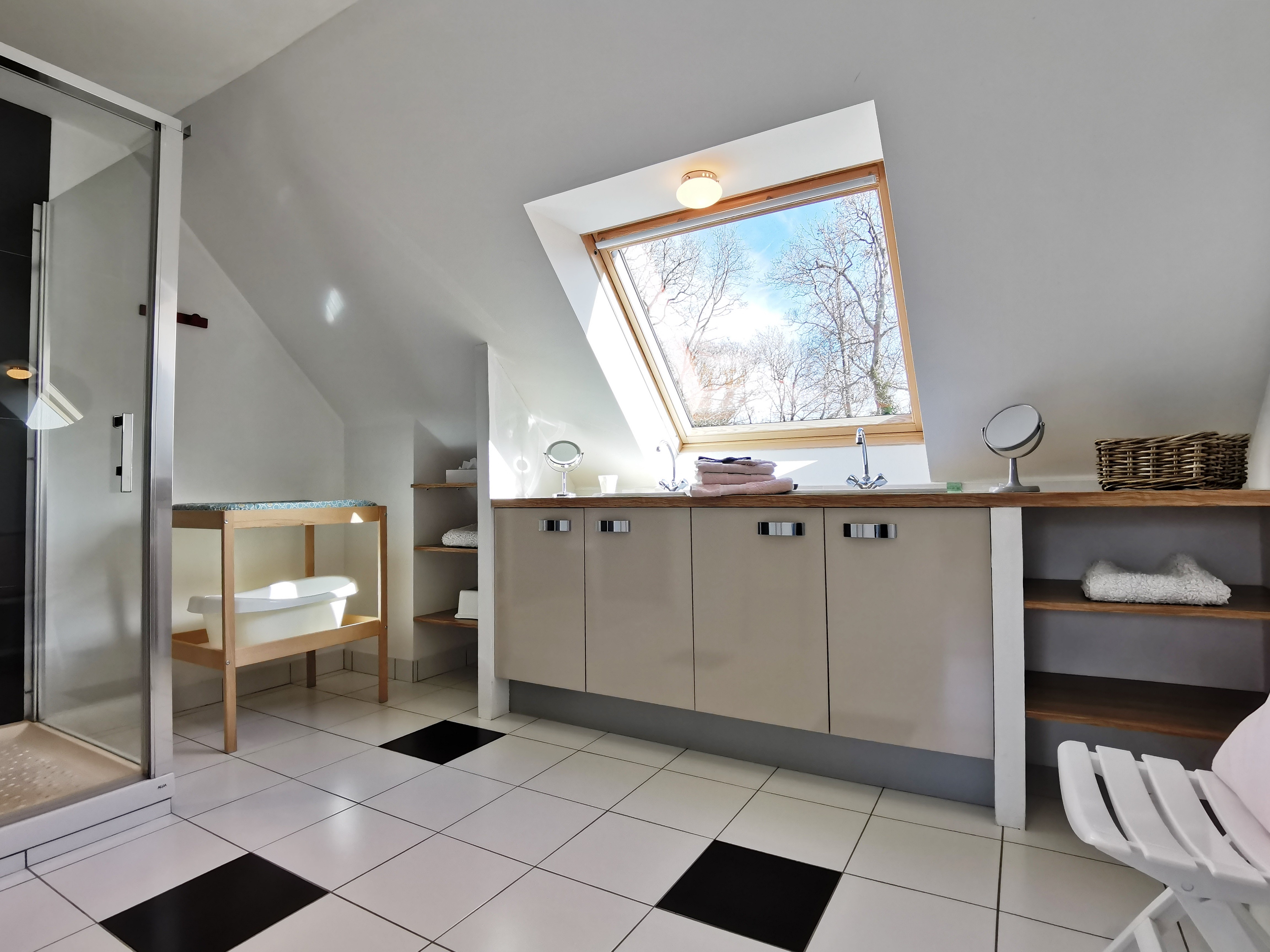 Shower room 2