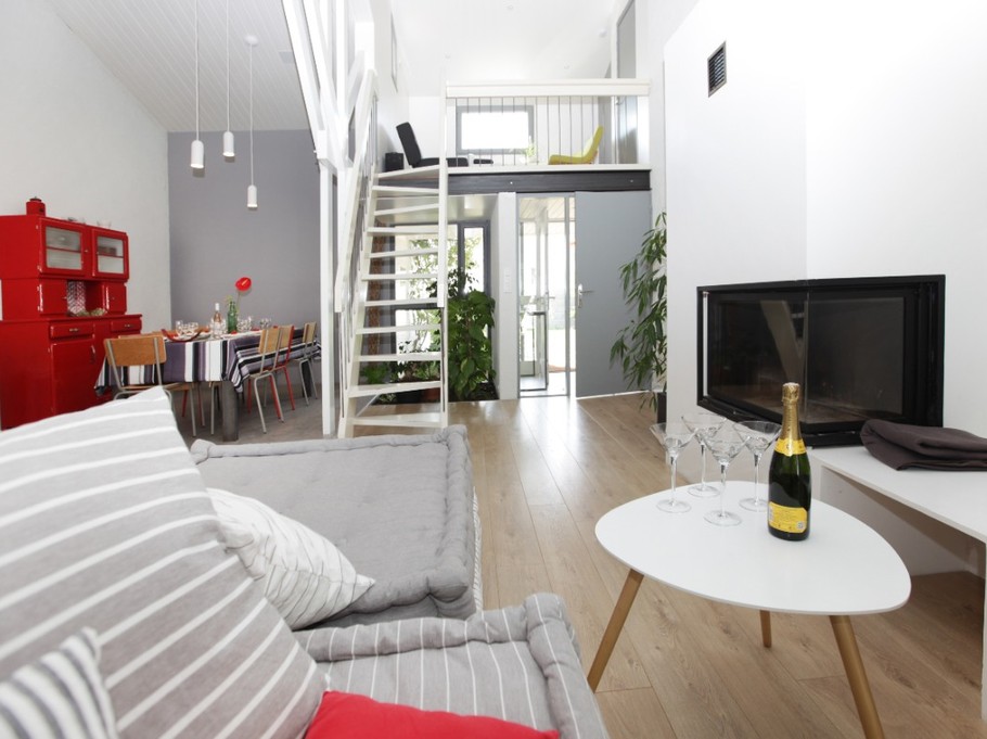 salon avec cheminée