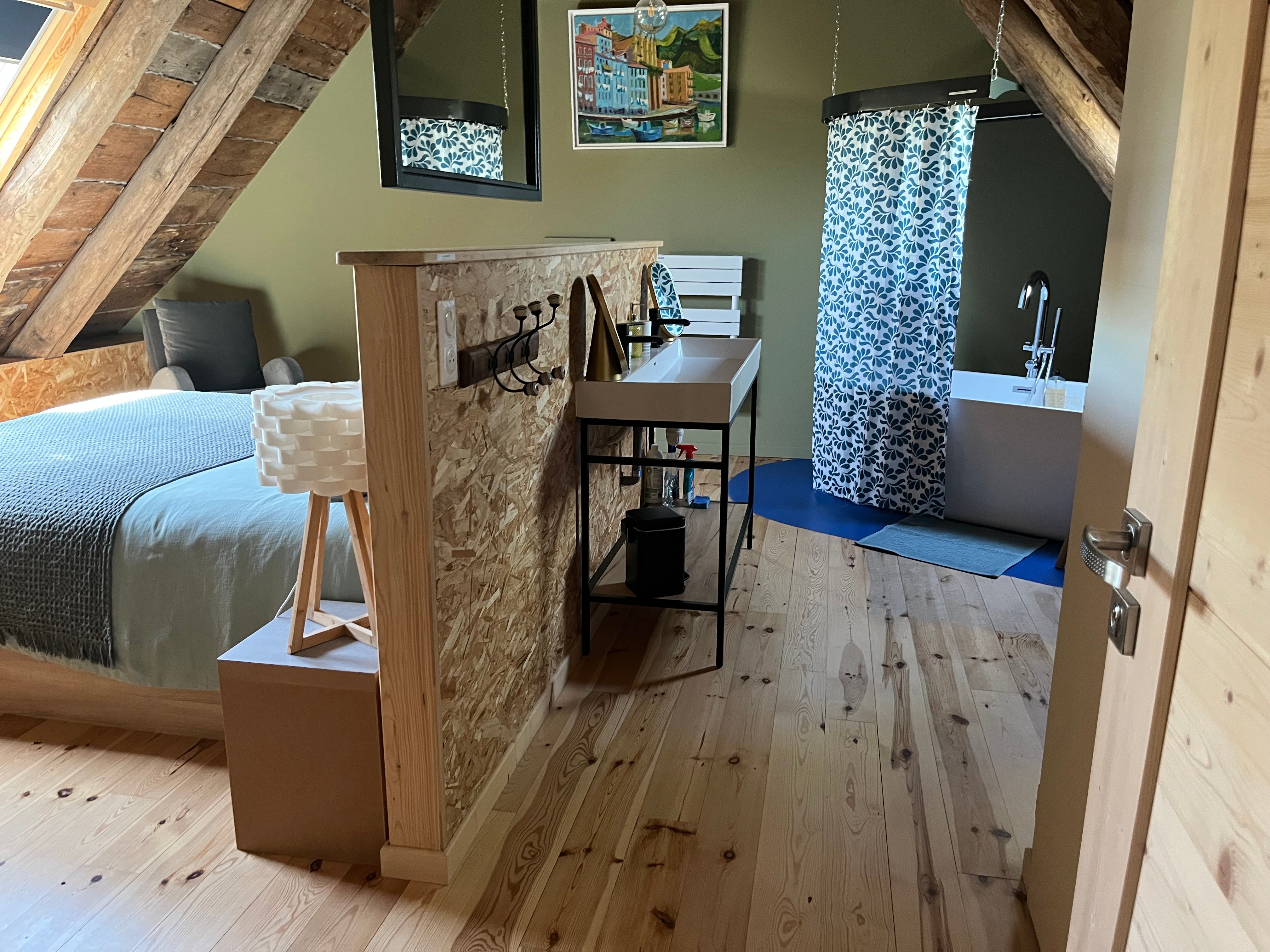 suite parentale avec baignoire et wc ( vue d'ensemble ) 