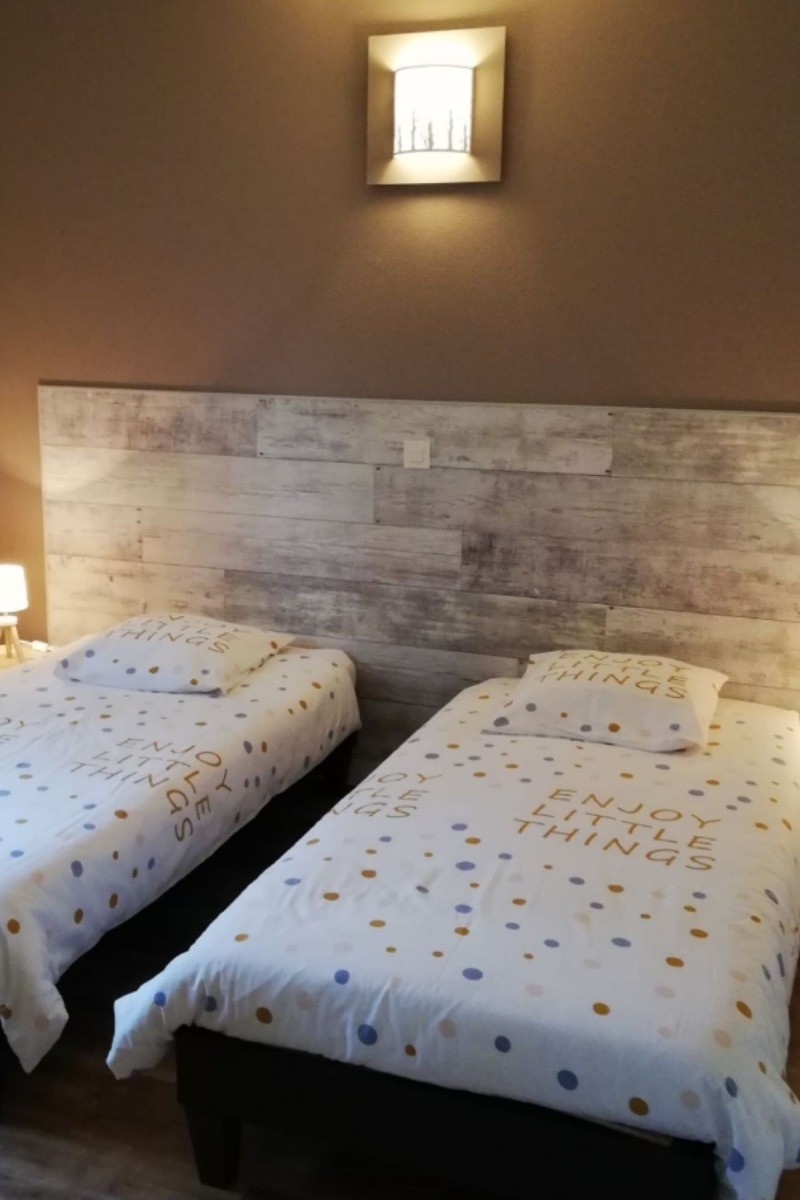 Le Gîte le Roqual chambre avec 2 lits 90 cm