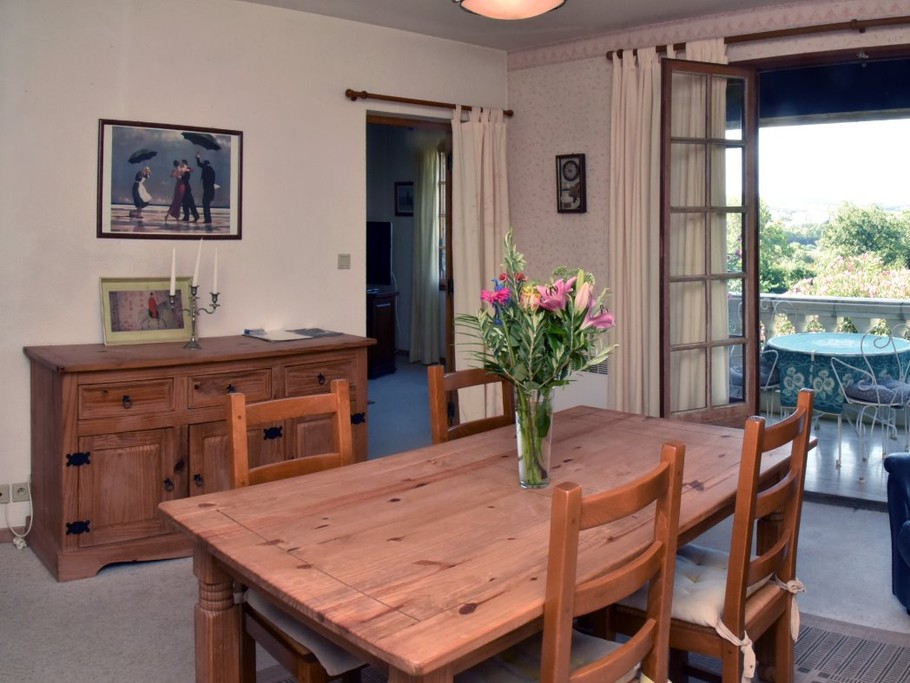 séjour ouvrant sur la terrasse