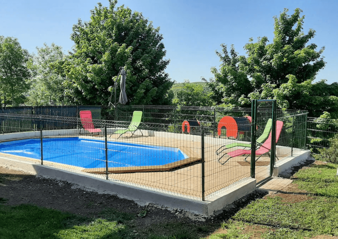 Piscine chauffée ouverte de mai à septembre