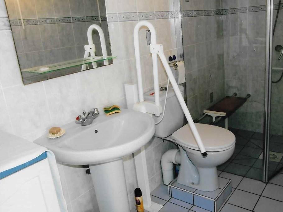 Salle d'eau avec douche Italienne / Shower room