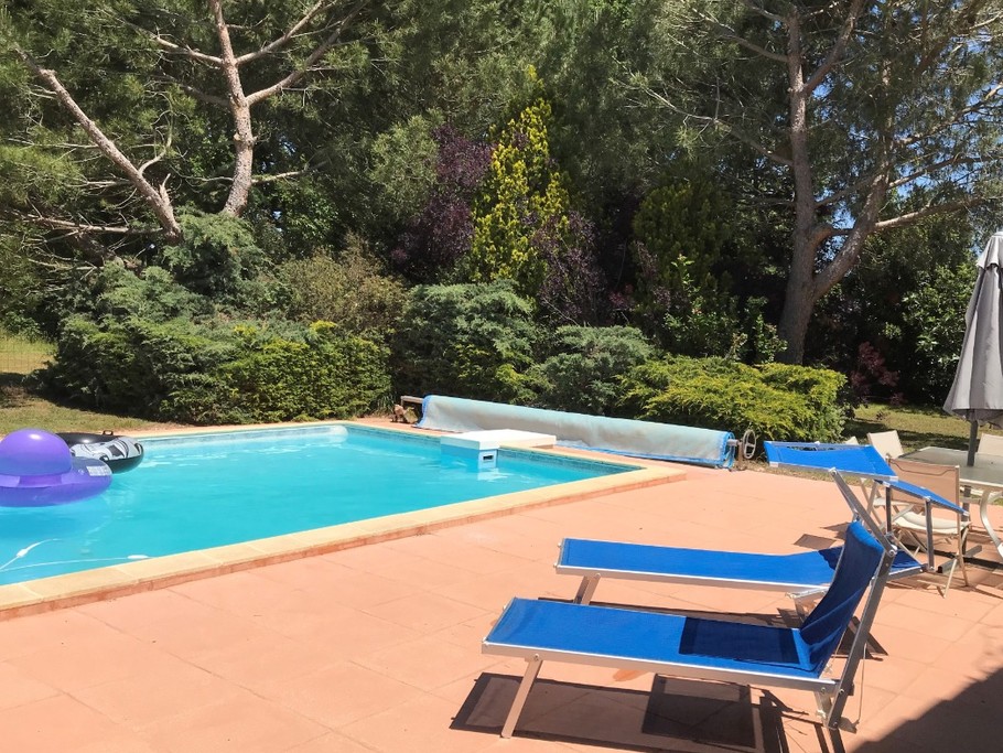 Piscine 5x10 au sel.  Terrasse de 130m2