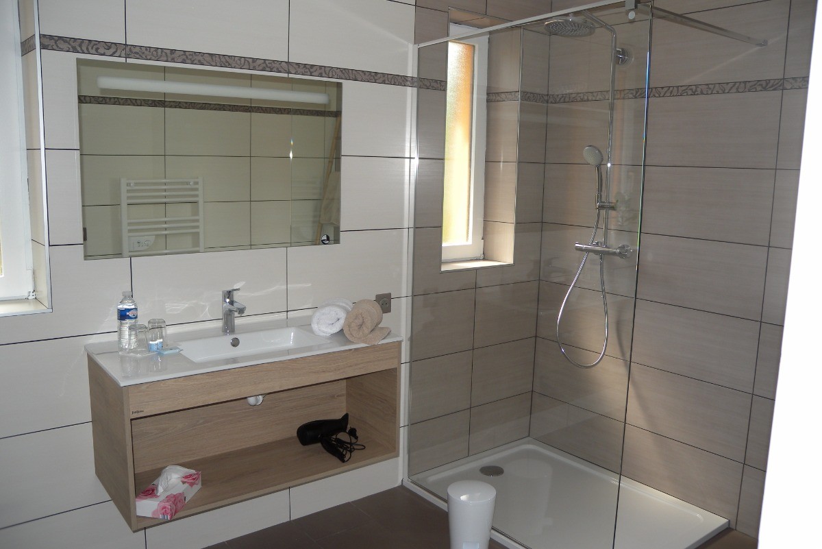 chambre cœur Alsace, salle d'eau accessible Ottrott