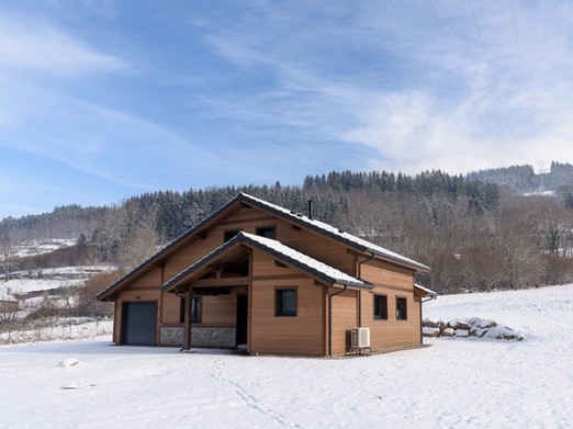 Vue extérieure en hiver - Chalet "Le Domaine des Mésanges"