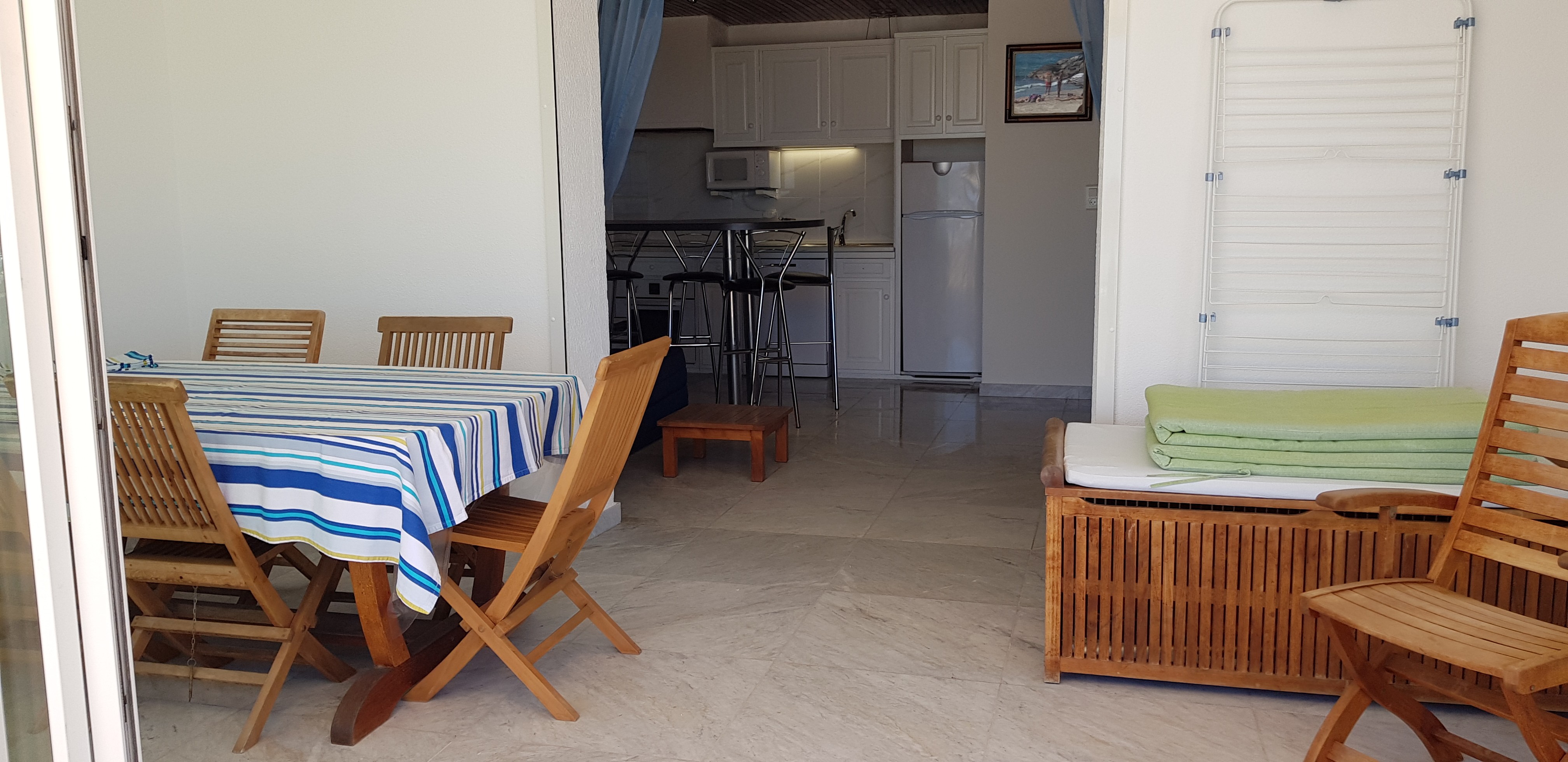 Cuisine entièrement équipée pour un séjour en famille au bord de l’eau dans l’Hérault