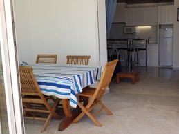 Cuisine entièrement équipée pour un séjour en famille au bord de l’eau dans l’Hérault