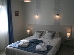 chambre bleue/grise avec 1 de lit 160x200