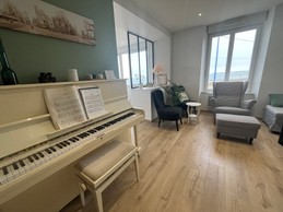 Location de vacances la villa des algues Grancamp maisy vue mer piano et vue salon