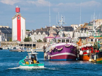 Port de pêche du Guilvinec avec le retour quotidien des bâteaux de pêche