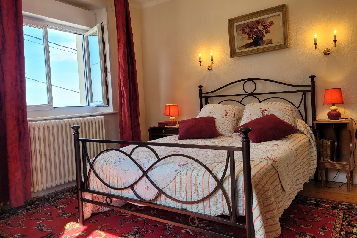 location Clévacances, Loguivy-de-la-mer, Le Barbu, la troisième chambre de l'étage (3ème droite) vue mer avec lit double