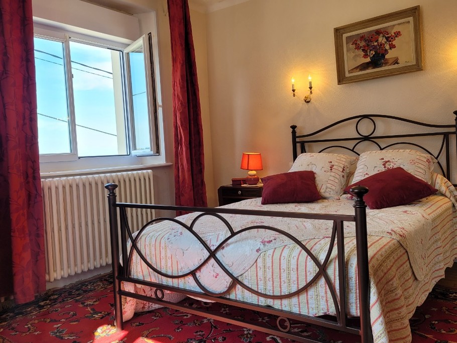 location Clévacances, Loguivy-de-la-mer, Le Barbu, la troisième chambre de l'étage (3ème droite) vue mer avec lit double