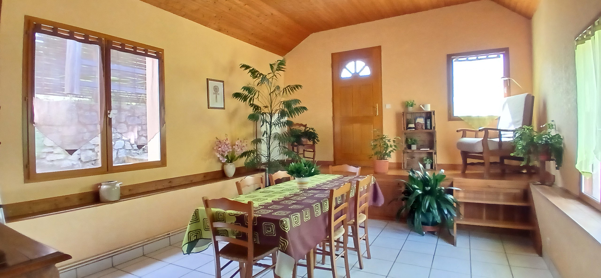 The Sensation Nature holiday cottage: The dining room