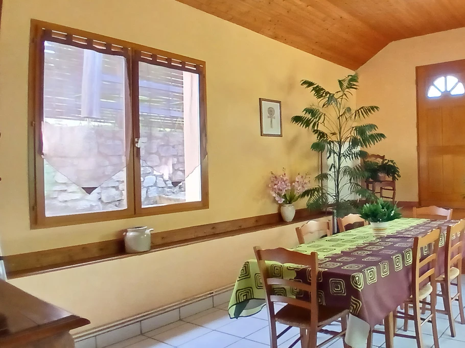 The Sensation Nature holiday cottage: The dining room