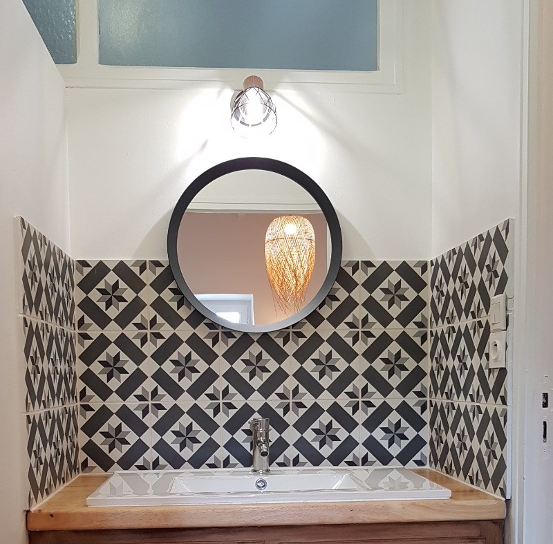 La salle d'eau communicante à la chambre en rez-de-chaussée - Le cellier d'Halouze