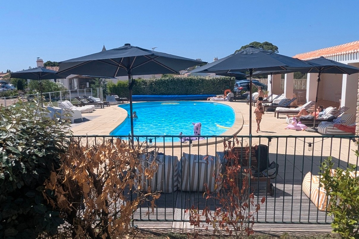 Piscine et solarium
