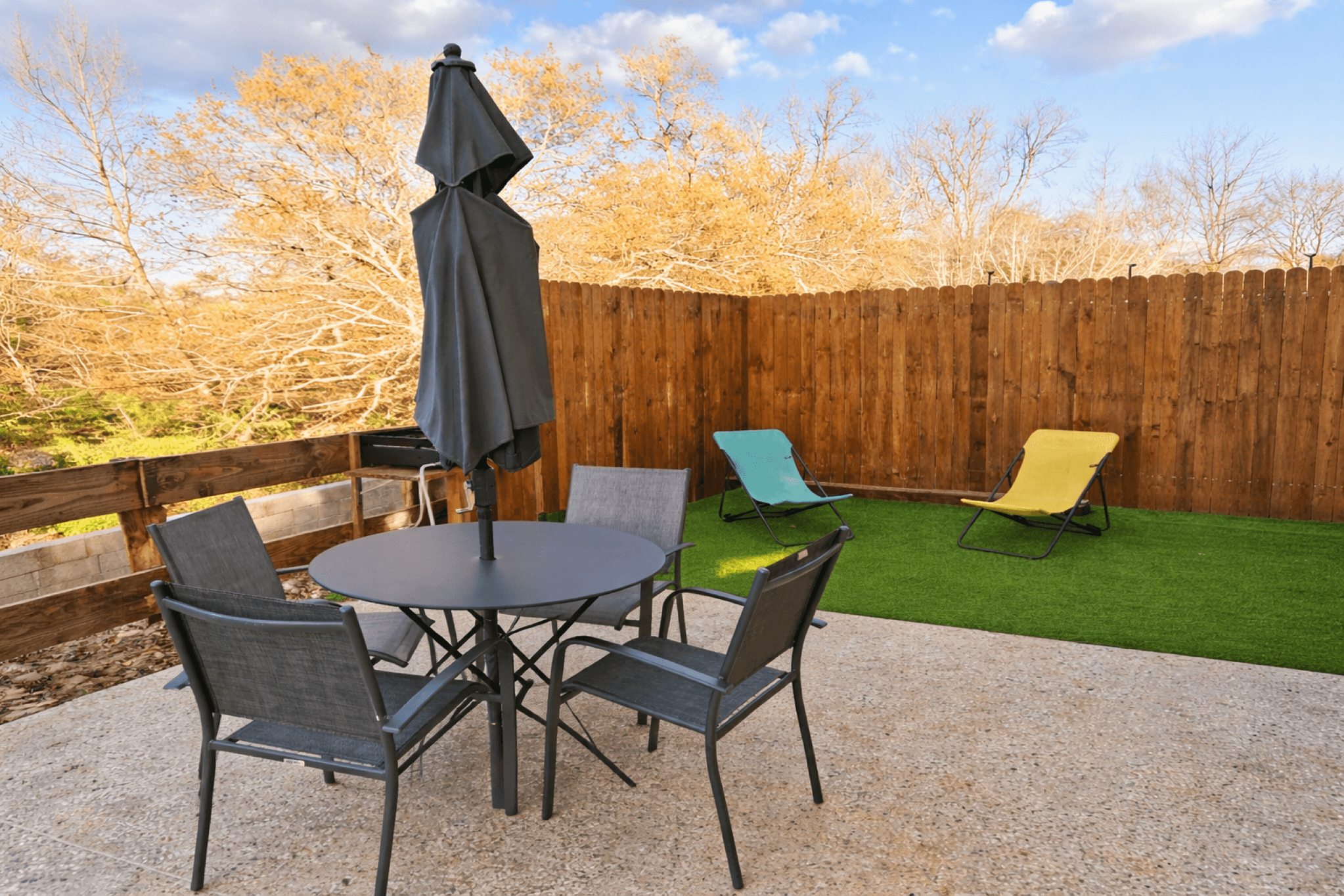 Gite le Cosy avec piscine commune, pour 2 à 4 personnes, avec canapé-lit confortable, avec terrasse, à Langoiran en Gironde