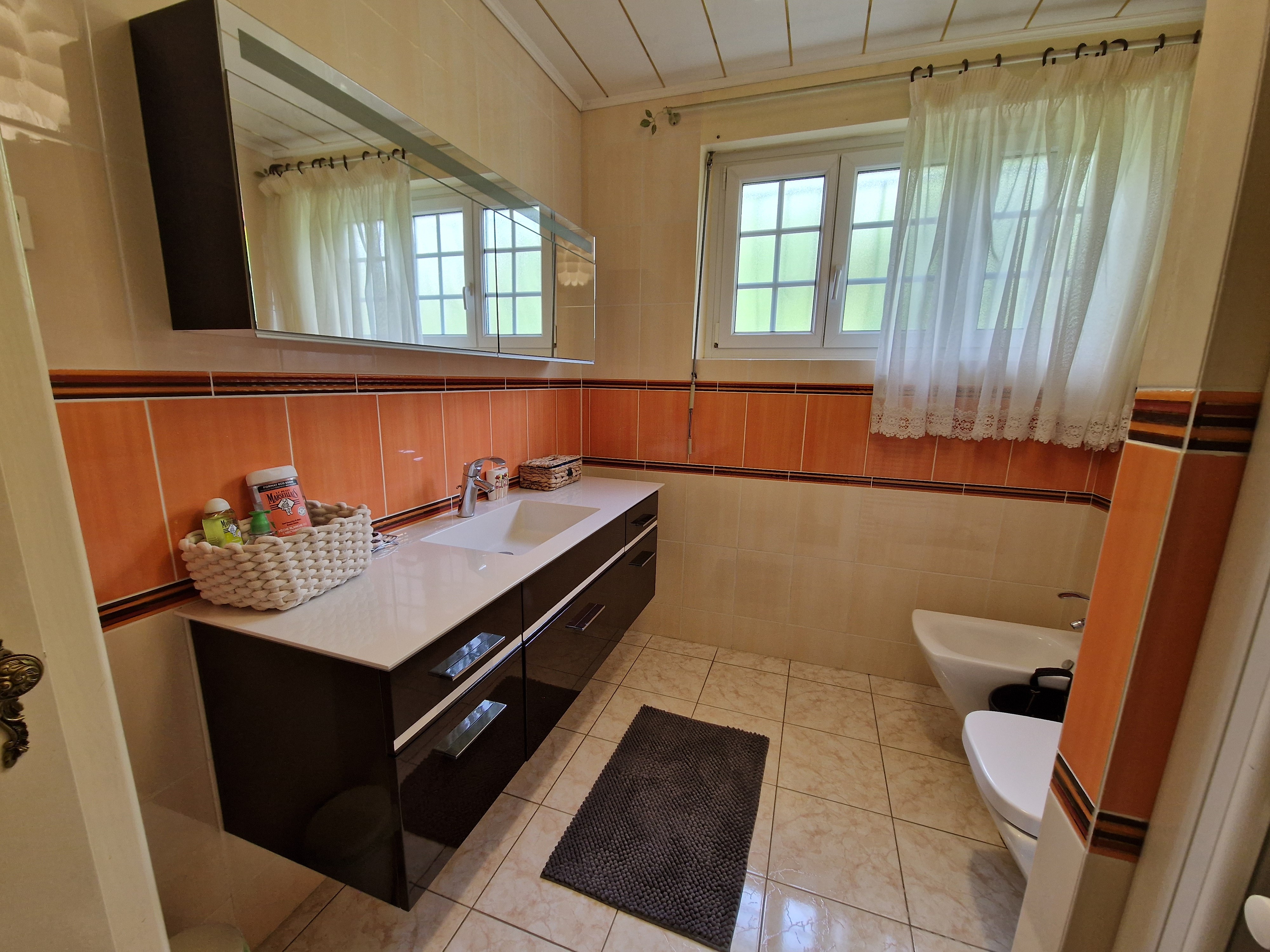 Spacious shower room - Gîte les Lilas