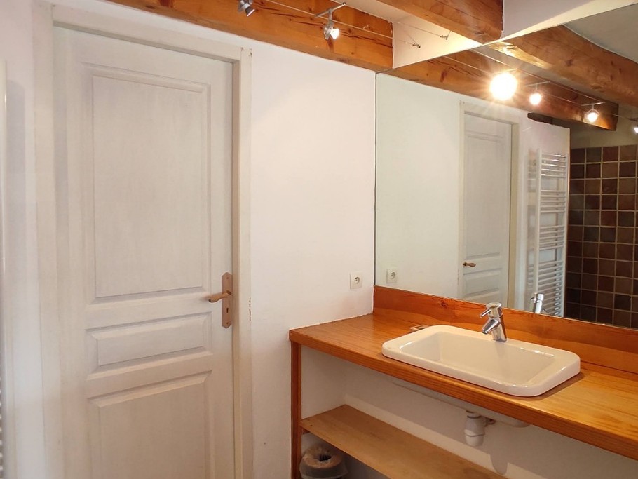 La Michelonne - Chambre cendrée salle d'eau