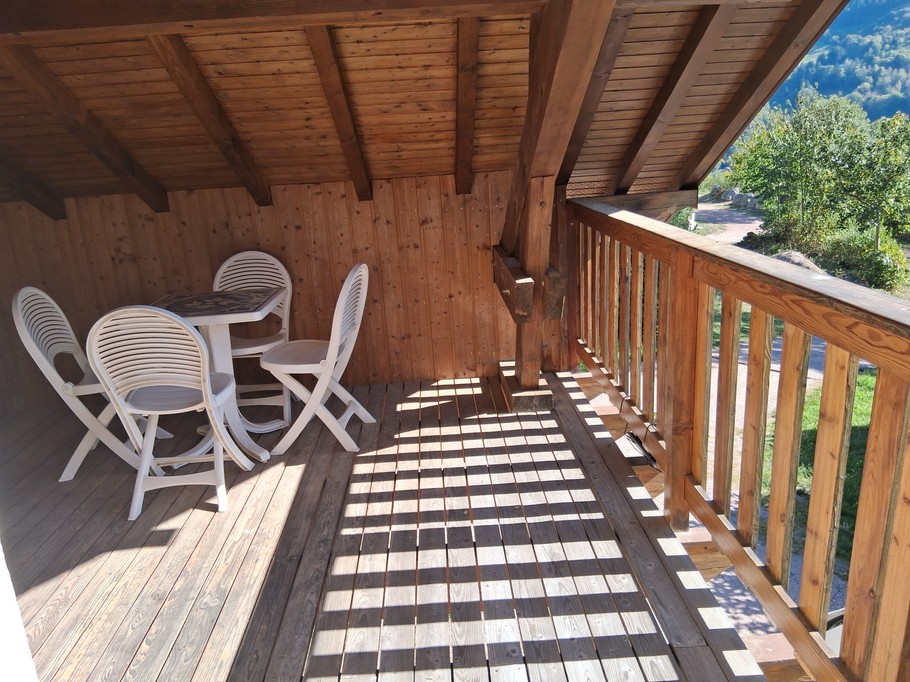 Terrace and balcony area adjoining the bedrooms – Gite Gentiane