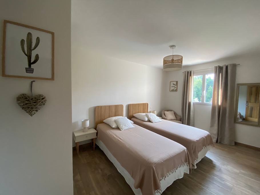 Bedroom 2, two 90-cm beds