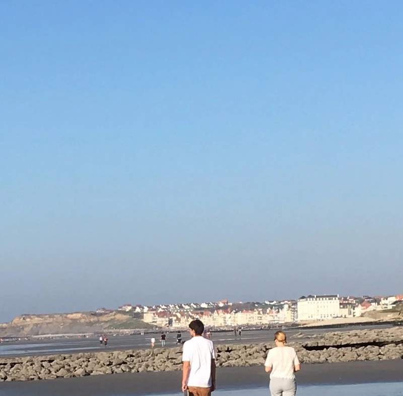 PROMENADE AU PIED DES FALAISES